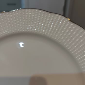 Kütahya Porselen Siparişimde Kırık Ve Lekeli Ürünler, Yetersiz Yardım Ve Kaba Müşteri Temsilcisi