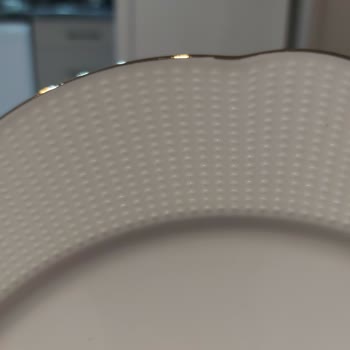 Kütahya Porselen Siparişimde Kırık Ve Lekeli Ürünler, Yetersiz Yardım Ve Kaba Müşteri Temsilcisi