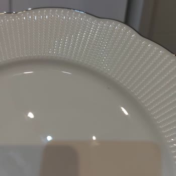 Kütahya Porselen Siparişimde Kırık Ve Lekeli Ürünler, Yetersiz Yardım Ve Kaba Müşteri Temsilcisi