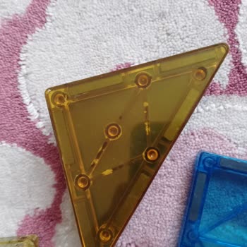 Keskin Kenarlı Ve Tozlu Manyetik Bloklar Çocuğumu Yaraladı