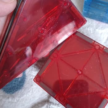 Keskin Kenarlı Ve Tozlu Manyetik Bloklar Çocuğumu Yaraladı