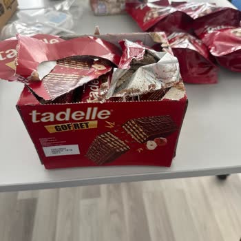 Kapalı Kutuda Yarım Yiyen Gofret: Hijyen Sorunu Ve Değişim Talebi