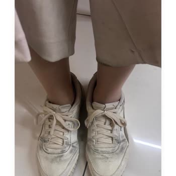 Ayakkabının Renk Geçirmesi Kıyafetlerimde Boya Bulaşmasına Neden Oluyor