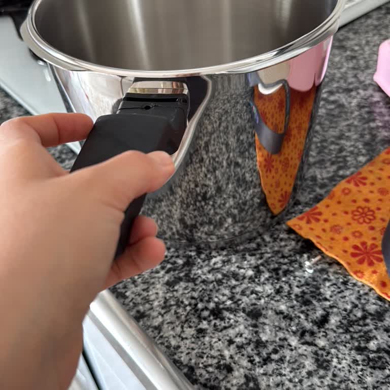 A101'den Gelen Kırık Saplı Düdüklü Tencere İçin Hızlı İade