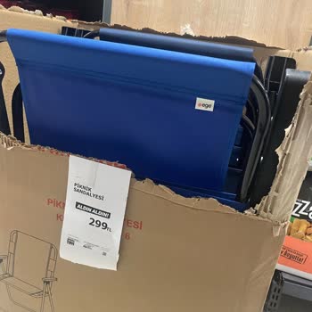 Reyondaki Etikete Uygun Fiyatı Satmayan Ve Saygısız Kasiyer