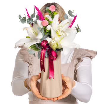 Taze Çiçek'ten Görselle Uyuşmayan Kalitesiz Çiçek Ve Yardımsız Müşteri Desteği