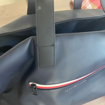 Kolonyaya Maruz Kalan Tommy Hilfiger Çanta Deforme Oldu, Mağaza Sorumluluk Reddi