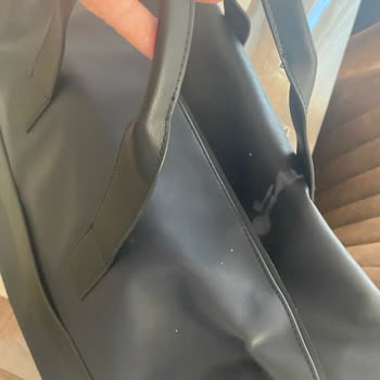 Kolonyaya Maruz Kalan Tommy Hilfiger Çanta Deforme Oldu, Mağaza Sorumluluk Reddi