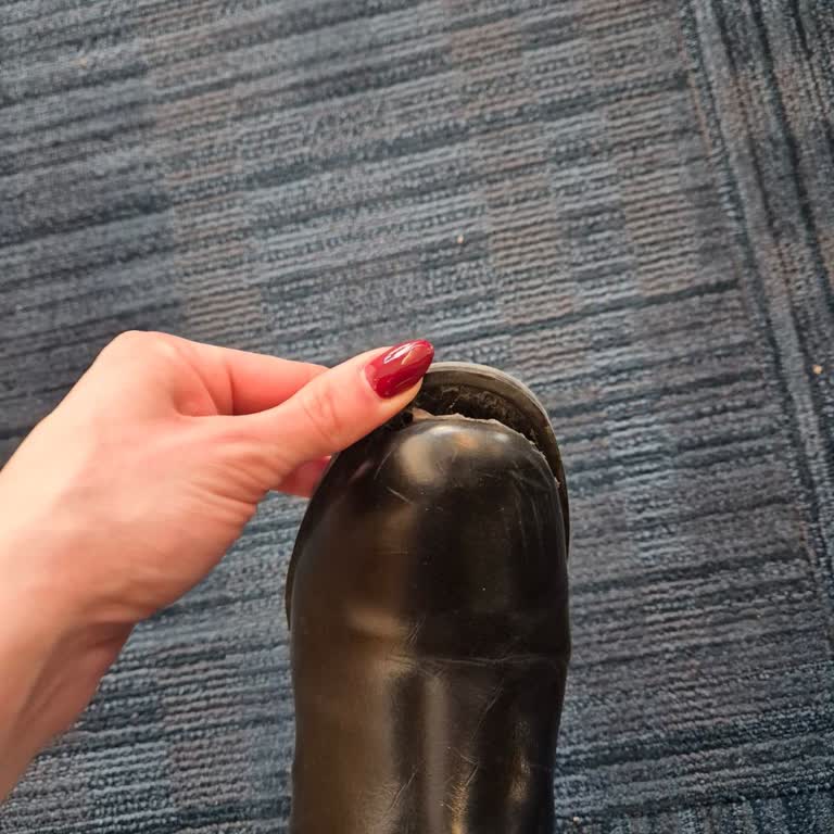 Hotiç Topuklu Botta Hızlı Bozulma Ve Değişim Talebi