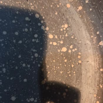 Kısa Sürede Renk Değişimi Ve Yapışma Gösteren Döküm Pilav Tenceresi