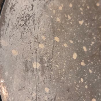 Kısa Sürede Renk Değişimi Ve Yapışma Gösteren Döküm Pilav Tenceresi