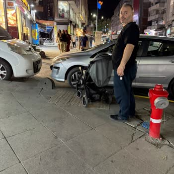 316. Sokakta Araç Parkı Acil Durum Ve Yayalar İçin Tehlike Oluşturuyor