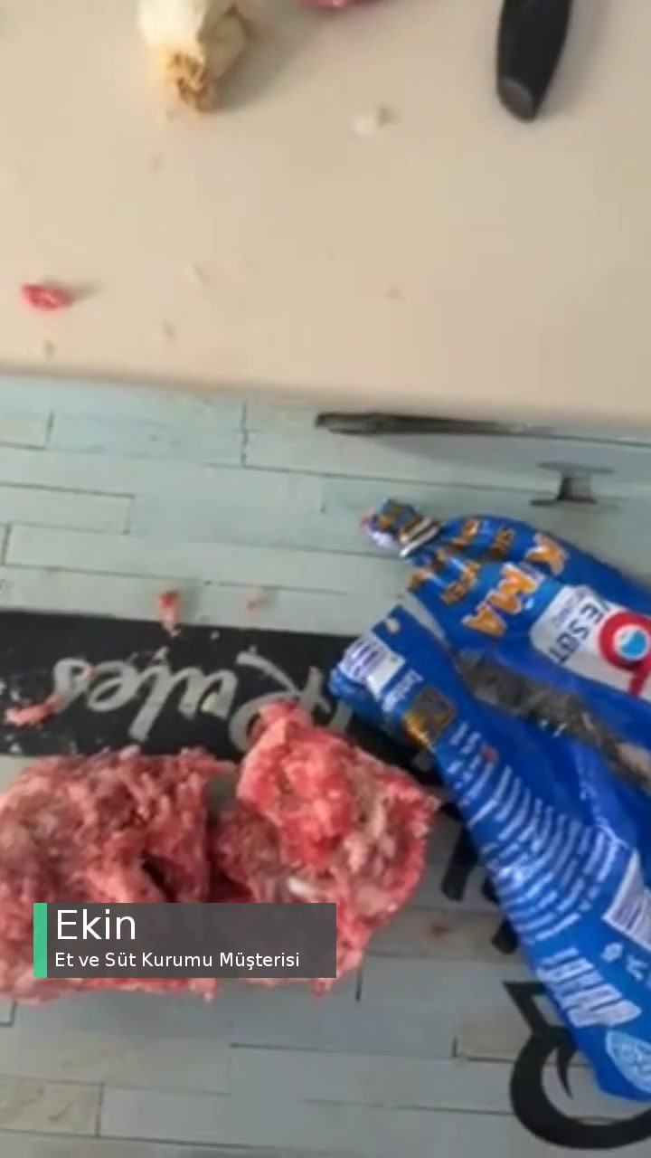 Et Ve Süt Kurumu Kıymadan Demir Parçası Çıktı! videonun kapak resmi