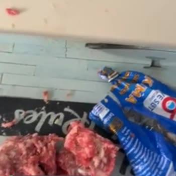 Et Ve Süt Kurumu Kıymadan Demir Parçası Çıktı!