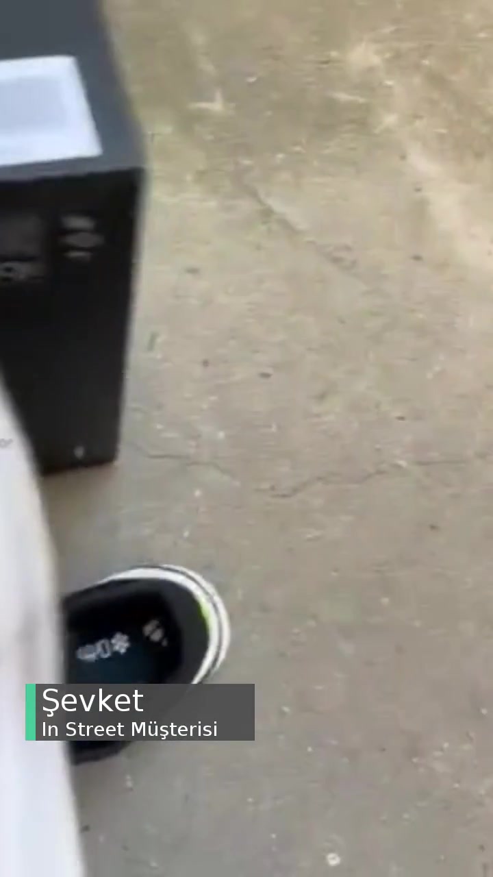In Street Orijinal Ayakkabının İç Kısımlarının Yırtılması Ve Açılması! videonun kapak resmi