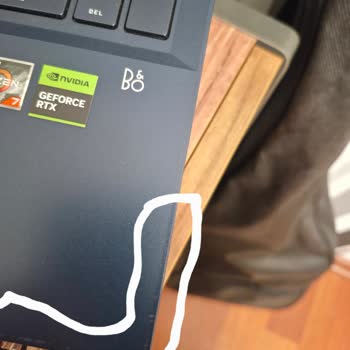 HP E1006NT Dizüstü Bilgisayarında Kasa Soyulması Ve Ekran Menteşe Sorunu