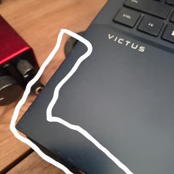 HP E1006NT Dizüstü Bilgisayarında Kasa Soyulması Ve Ekran Menteşe Sorunu