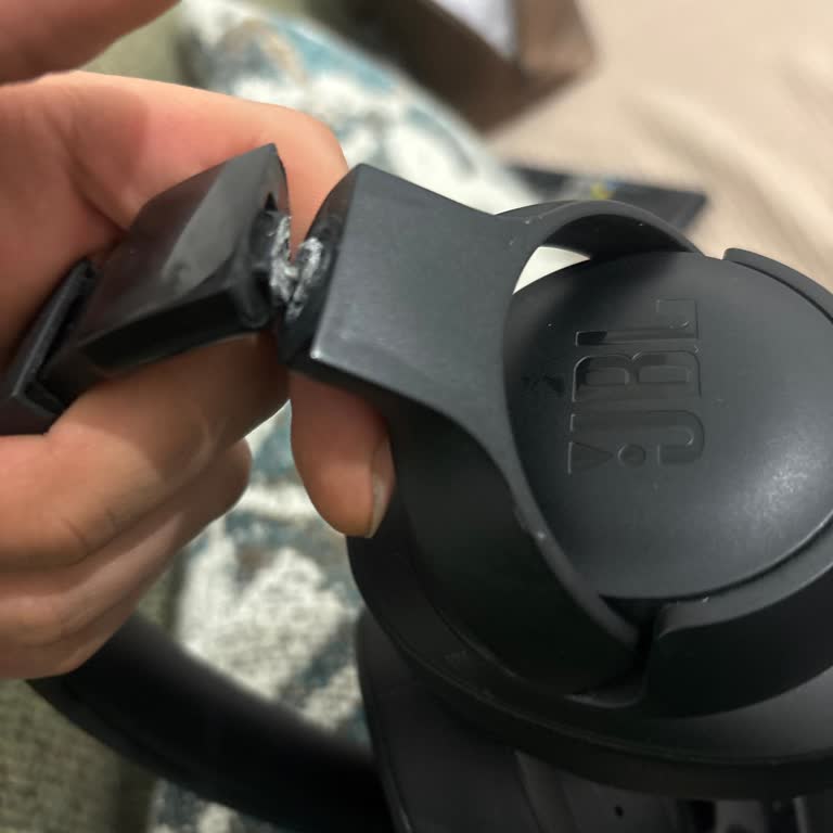 Garanti Belgeli Kulaklık Kırıldı, Tamir Ücreti Olarak Ürün Fiyatı İstendi