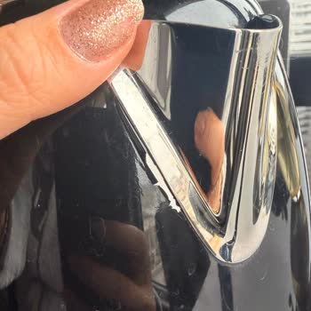 Smeg Kettle klf03 se desprende el recubrimiento, solicito cambio