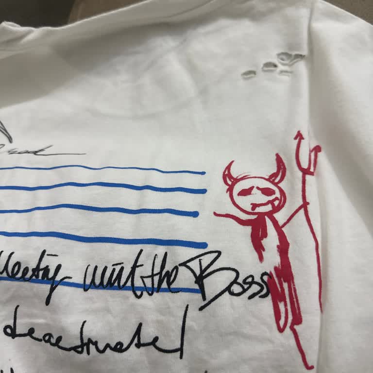 Tulum Yerine Yırtık Tişört Gönderildi, Telefonlar Meşgul Ve İade İmkânsız