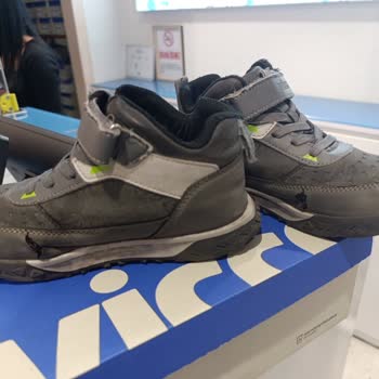 Vicco Ayakkabısı 2 Ay İçinde Yırtıldı, Üst Kaplaması Soyuldu