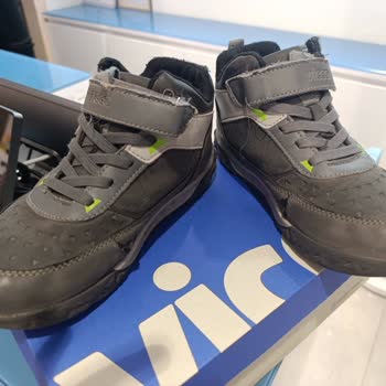 Vicco Ayakkabısı 2 Ay İçinde Yırtıldı, Üst Kaplaması Soyuldu