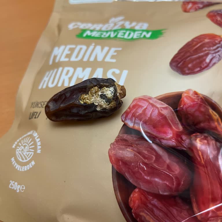 A101 Çerezya Hurmasının Üzerinde Kuş Dışkısına Benzer Madde