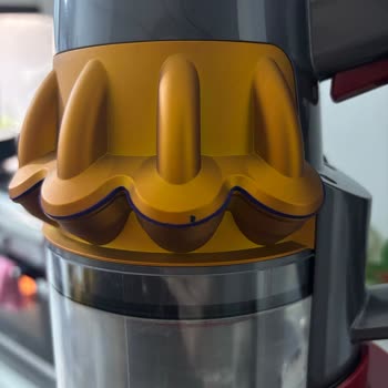 Servise Gönderilen Dyson Süpürge Çizik Çıktı, Değişim Talebi