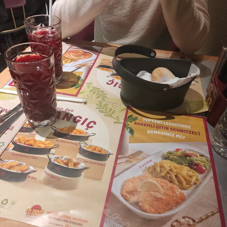 İftar Zamanında Uzun Bekleme Ve Kaba Tutum