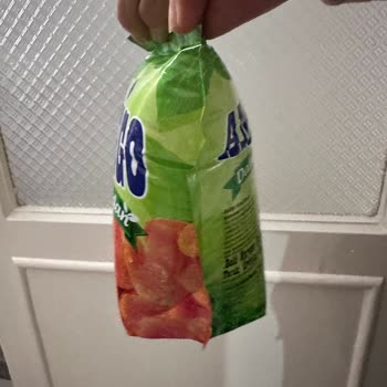 Buzdolabında Şişmiş Kayısı Paketi Gıda Güvenliği Endişesi