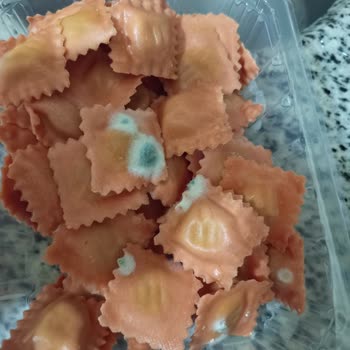 File Market Küflü Ravioli ve Süresi Geçmiş Tortellini İçin Ücret İadesi Ve Ürün Çekme Talebi