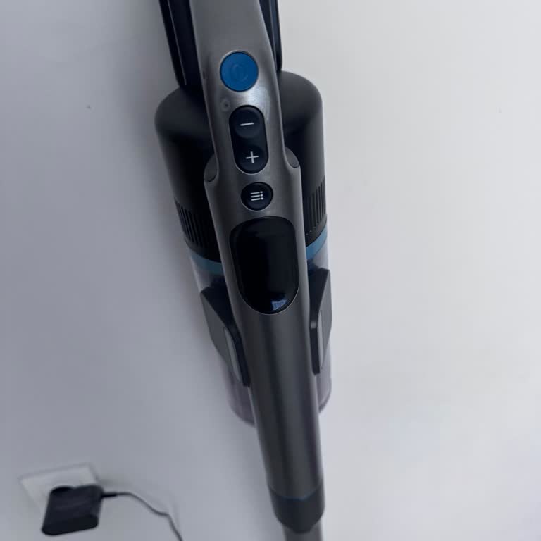 Philips 8000 Aqua Dikey Süpürge Duvara Monte Halde Düşüp Hasar Aldı Ve Garanti Reddiyle Mağdur Oldum