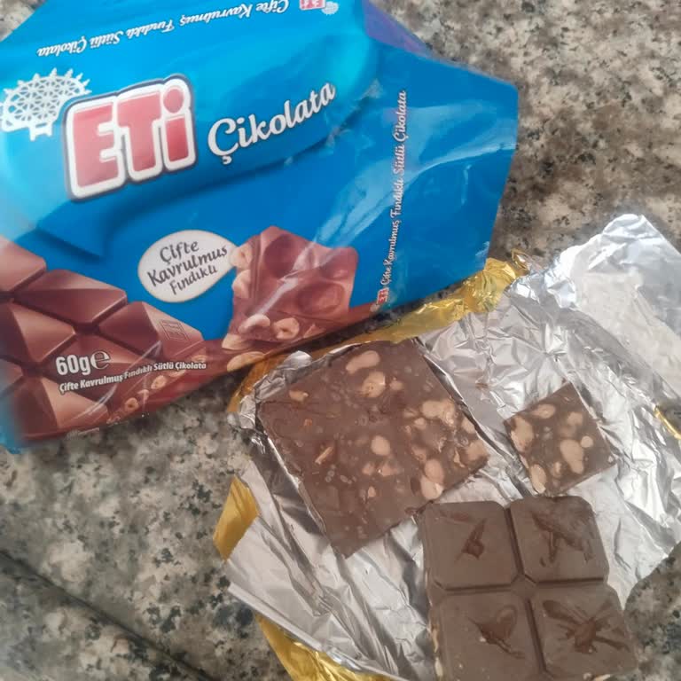 Tarihi Geçmemiş Eti Sütlü Çikolata Beyazlaşmış Ve Tatı Bozulmuş