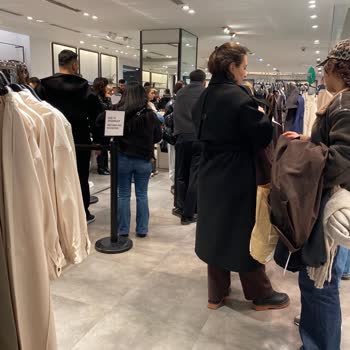 Marmara Forum Zara’da Tek Kasa Ve Saygısız Yaklaşım