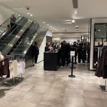 Marmara Forum Zara’da Tek Kasa Ve Saygısız Yaklaşım