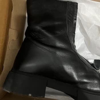 Elle Botta Ayağımda Şiddetli Vurma, Geri Dönüşte Özensiz İşlem Ve Bilgi Eksikliği