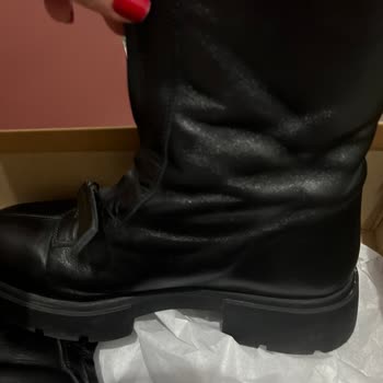 Elle Botta Ayağımda Şiddetli Vurma, Geri Dönüşte Özensiz İşlem Ve Bilgi Eksikliği