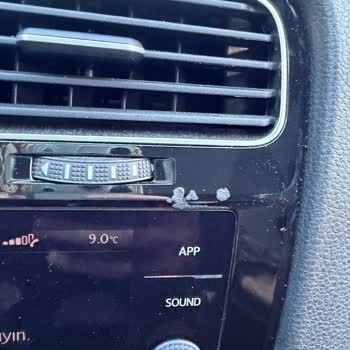 Glade Oto Parfümü Aracımın Multimedya Ekranını Eritti Ve Sağlığımı Tehdit Etti