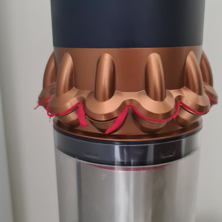 Dyson Gen 5 Süpürge Üst Kısmındaki Soyulma Ve Hava Kaçırma Garanti Kapsamına Alınmadı
