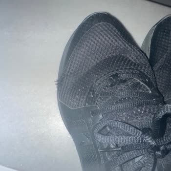 Nike Ayakkabım Kısa Sürede Yırtıldı, Garanti Kapsamında Değişim Talebi