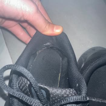 Nike Ayakkabım Kısa Sürede Yırtıldı, Garanti Kapsamında Değişim Talebi