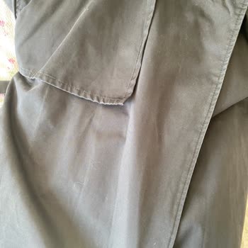 Oxxo Siyah Trençkot İlk Yıkamada Renk Bıraktı