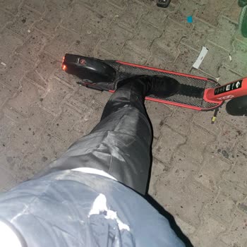 Hop Scooter Ani Yavaşlama Nedeniyle Düşüş Ve Tazminat Talebi