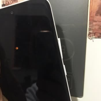 Güç Tuşu Ve WiFi Sorunları Sonrası Tekrar Arızalı Ve Özensiz Onarım Şikayeti