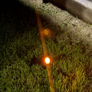 Yanlış Renkli Ve Çalışmayan Solar Bahçe Lambası