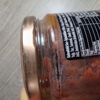 Kireçlenmiş Kavanozlu Bozuk Tukaş Sos İçin İade Reddi Ve Yardım Merkezine Erişememe