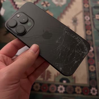 Mendels Mekânında Kaygan Merdivenlerde Düşüş, Fiziksel Yaralanma Ve Telefon Hasarı
