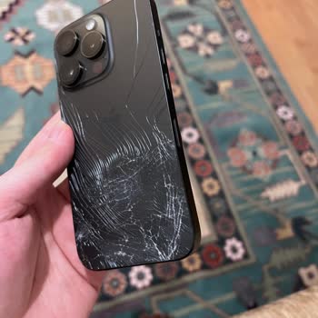 Mendels Mekânında Kaygan Merdivenlerde Düşüş, Fiziksel Yaralanma Ve Telefon Hasarı
