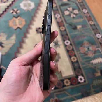 Mendels Mekânında Kaygan Merdivenlerde Düşüş, Fiziksel Yaralanma Ve Telefon Hasarı