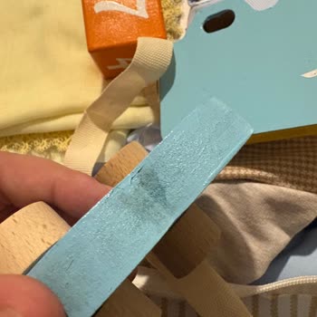 Hijyenik Olmayan Anı Küpü Üzerinde Saç Ve Kıl Parçaları